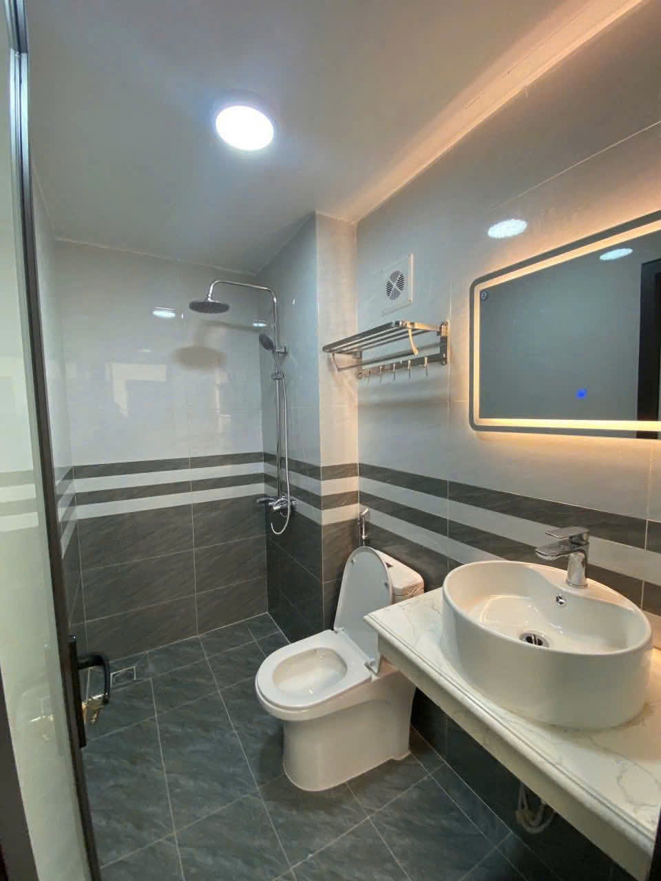 Cho thuê nhà nguyên căn ngõ 139 Tam Trinh, 4 tầng x 30m2, 3 ngủ kk, 12 Triệu KD on, ở gđ - Ảnh 3